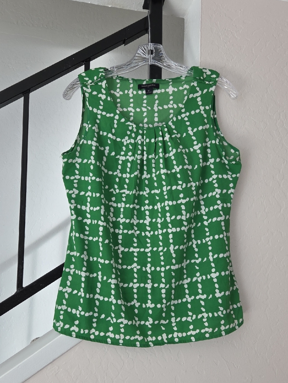 Banana Republic Green and White Sleeveless Printed Blouse